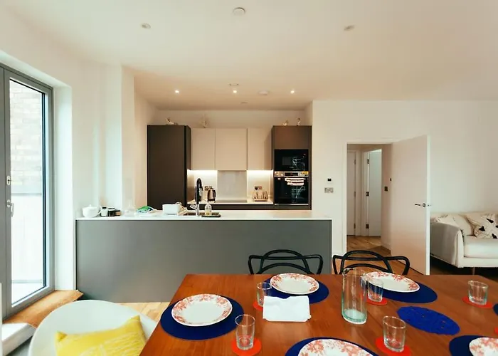 3 Bedroom Penthouse With Terrace And Skyline In Battersea